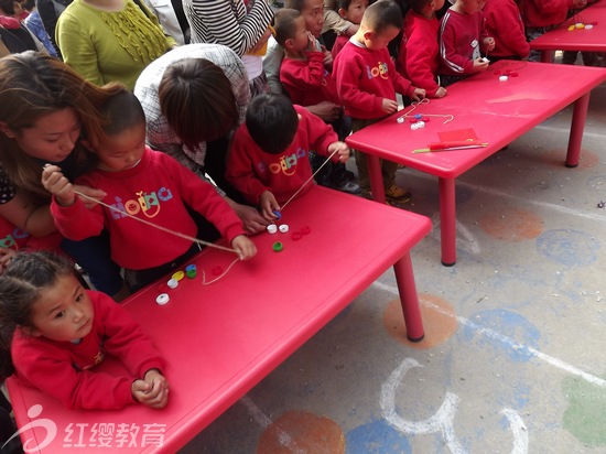 河南臺前紅纓第一幼兒園舉辦親子運動會
