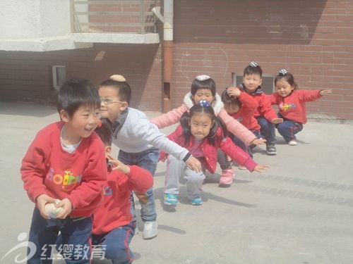 河北廊坊紅纓小神龍幼兒園“進(jìn)社區(qū) 送愛心”活動(dòng)