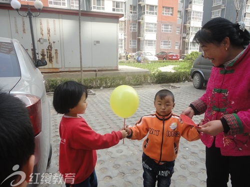 河北廊坊紅纓小神龍幼兒園“進(jìn)社區(qū) 送愛心”活動(dòng)