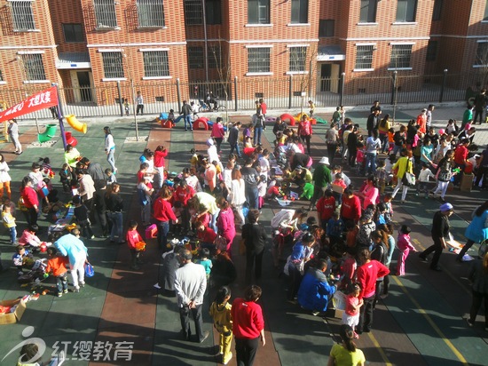 寧夏平羅紅纓東方明珠幼兒園舉辦“手拉手獻(xiàn)愛(ài)心”義賣(mài)活動(dòng)