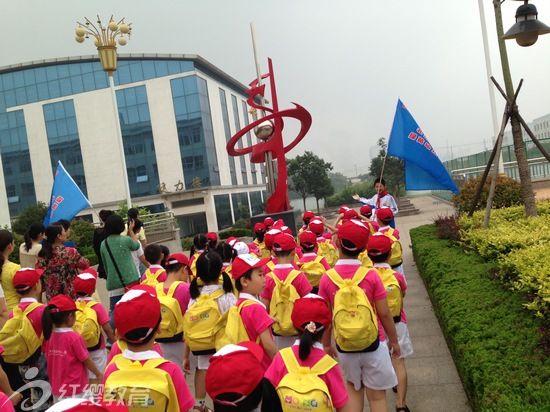 山東日照紅纓綠苑幼兒園開展參觀小學(xué)活動