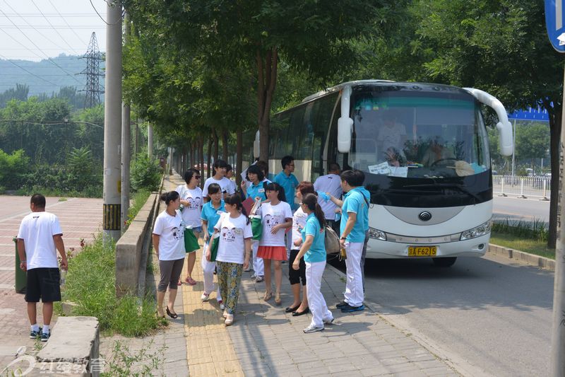 乘車抵達(dá)紅纓直營(yíng)園