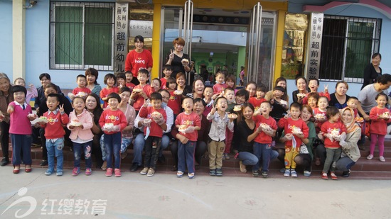 河南南陽紅纓超前幼兒園舉辦國慶親子活動