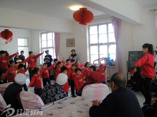 內(nèi)蒙古包頭紅纓小精靈幼兒園舉辦“尊老、愛老”重陽節(jié)主題活動