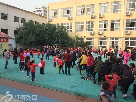 河南沁陽紅纓大山聯(lián)盟幼兒園舉辦秋季親子運(yùn)動(dòng)會(huì)