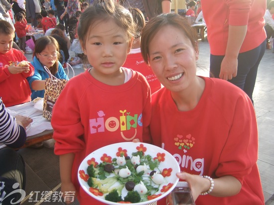 陜西寶雞紅纓愛德華佳苑幼兒園舉辦美食節(jié)活動快樂美食節(jié)