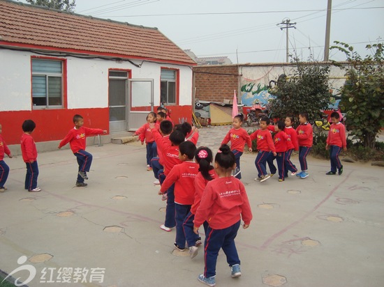 山東萊州紅纓姜家幼兒園舉辦2013年秋季親子運(yùn)動(dòng)會(huì)