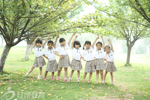 湖北孝感紅纓北辰幼兒園組織畢業(yè)班幼兒到大學(xué)活動(dòng)