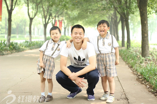 湖北孝感紅纓北辰幼兒園組織畢業(yè)班幼兒到大學(xué)活動(dòng)