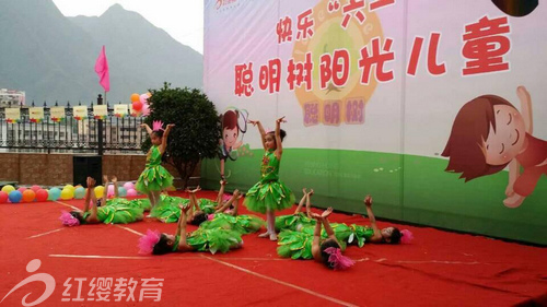 陜西鎮(zhèn)安紅纓聰明樹幼兒園舉辦慶六一文藝匯演