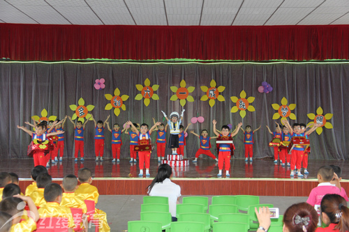 山東德州齊河紅纓紅太陽(yáng)幼兒園舉辦慶六一跳蚤市場(chǎng)活動(dòng)