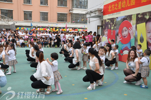 河北承德紅纓寬城幼兒園舉辦大型親子廣場(chǎng)舞活動(dòng) 