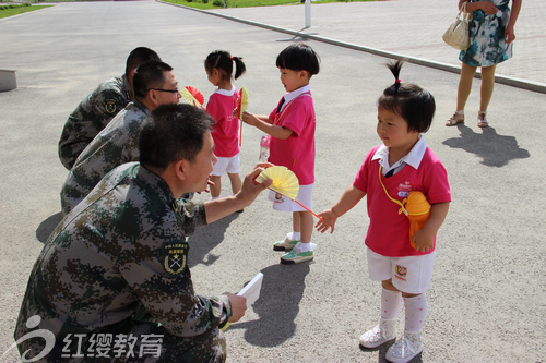 內(nèi)蒙古呼和浩特紅纓快樂天使幼兒園參觀軍營活動(dòng) 