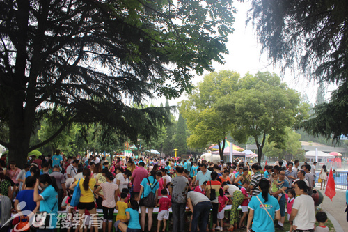 湖北丹江口紅纓陽光寶貝幼兒園舉辦幼兒長卷畫活動