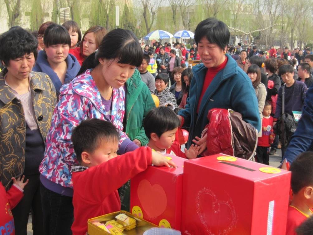 助學桑梓，愛心義賣育英才雙語幼兒園感恩賣